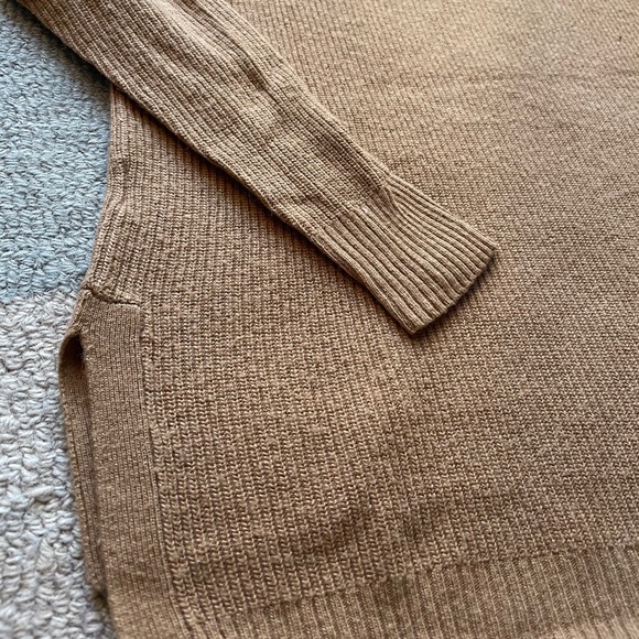 UNTIL 6/20! Madewell Ribbed V-Neck Sweater Camel - Picture 4 of 5